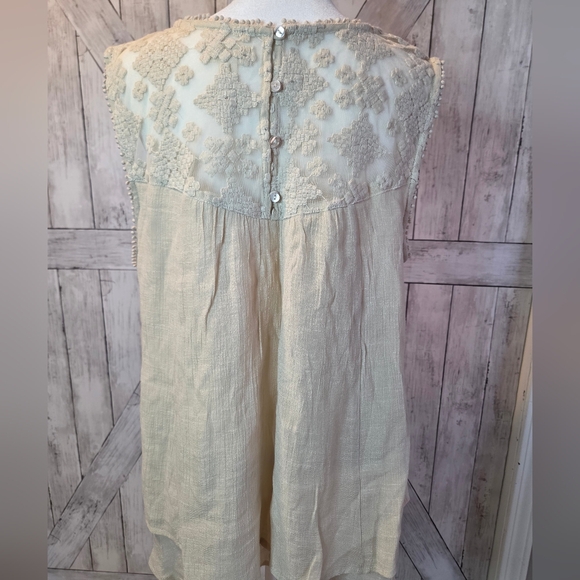 Chic Cream Embroidered Blouse - Picture 5 of 9